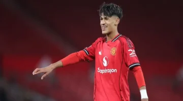 مانشستر يونايتد يمنع لاعبه صاحب الـ 15 عاماً من المشاركة في الدوري الإنجليزي